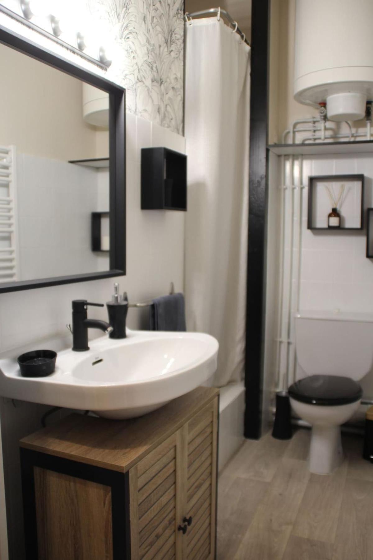 Studio 3 étoiles rénové, lumineux et cosy à 2 pas des thermes dans immeuble atypique Capvern Extérieur photo